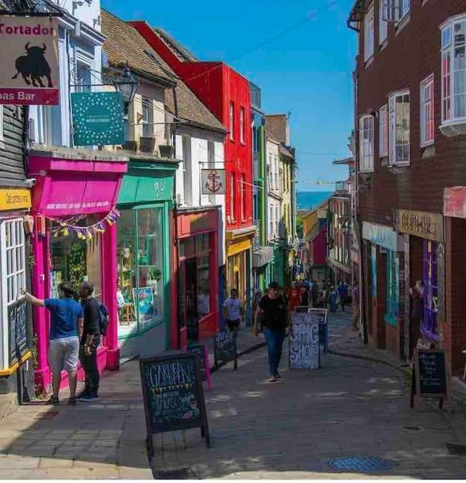 Lepine- In Sunny * Folkestone