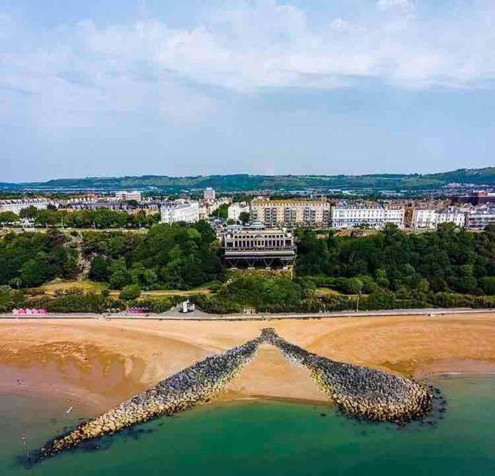 Lepine- In Sunny * Folkestone